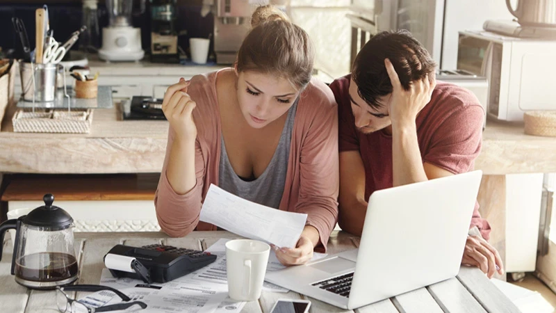 Jak řešit problémy se splácením hypotéky? Zjistěte, jak refinancování, odklad splátek nebo prodej nemovitosti může pomoci předejít exekuci.